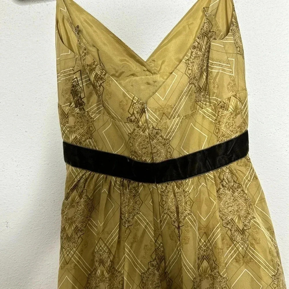 Max and Cleo silk gold nude feminine dress size 6 - Picture 4 of 7